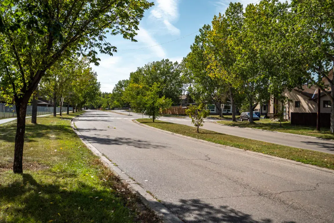 A residential street in Deer Run
